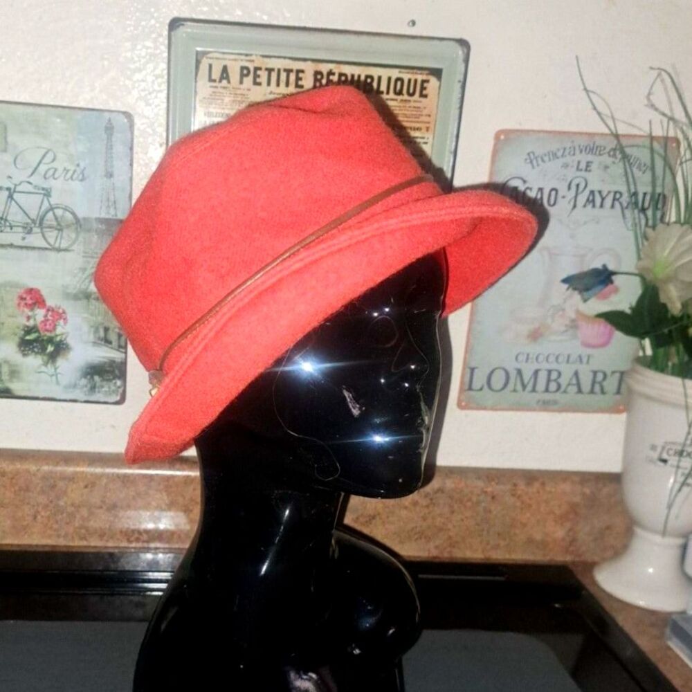GORGEOUS Classy Classic Coach Women's Wool Blend Bucket Hat Sunset Red Size M/L